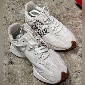 New Balance 327 - Size 8 in Light Sand